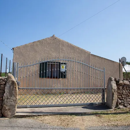 Lovely Detached House Just 4 Minutes From The * Vaccileddi